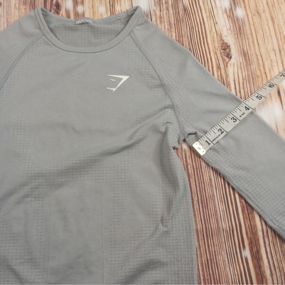 GYMSHARK WOMEN'S LONG SLEEVE TOP GRAY. - Picture 9 of 10